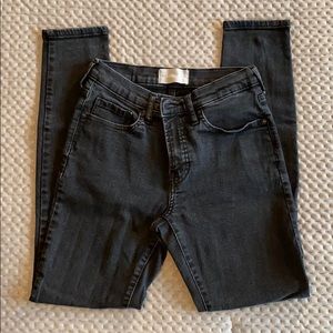 Everlane sz 28 Reg Black skinny jeans